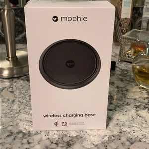Brand new mophie wireless charging base